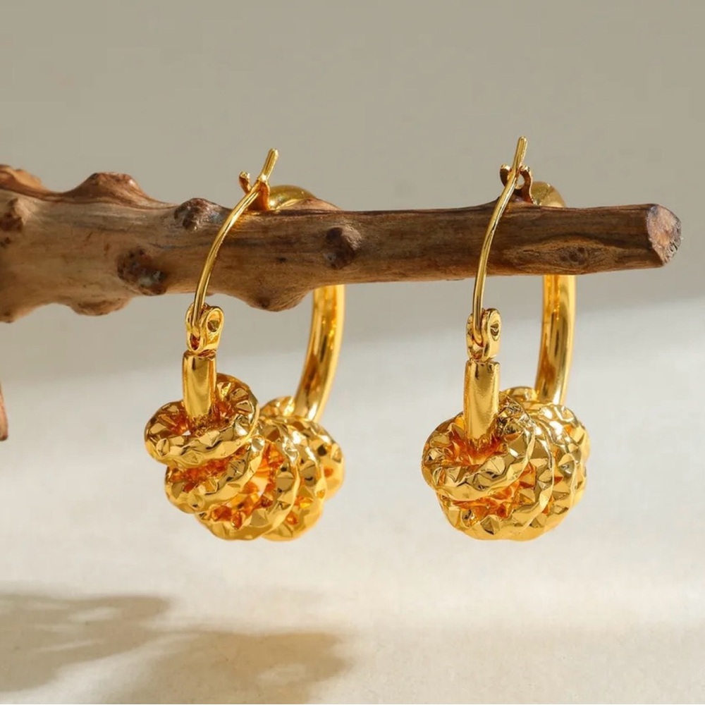 Elegant new  Gold Snake Hoop Earrings